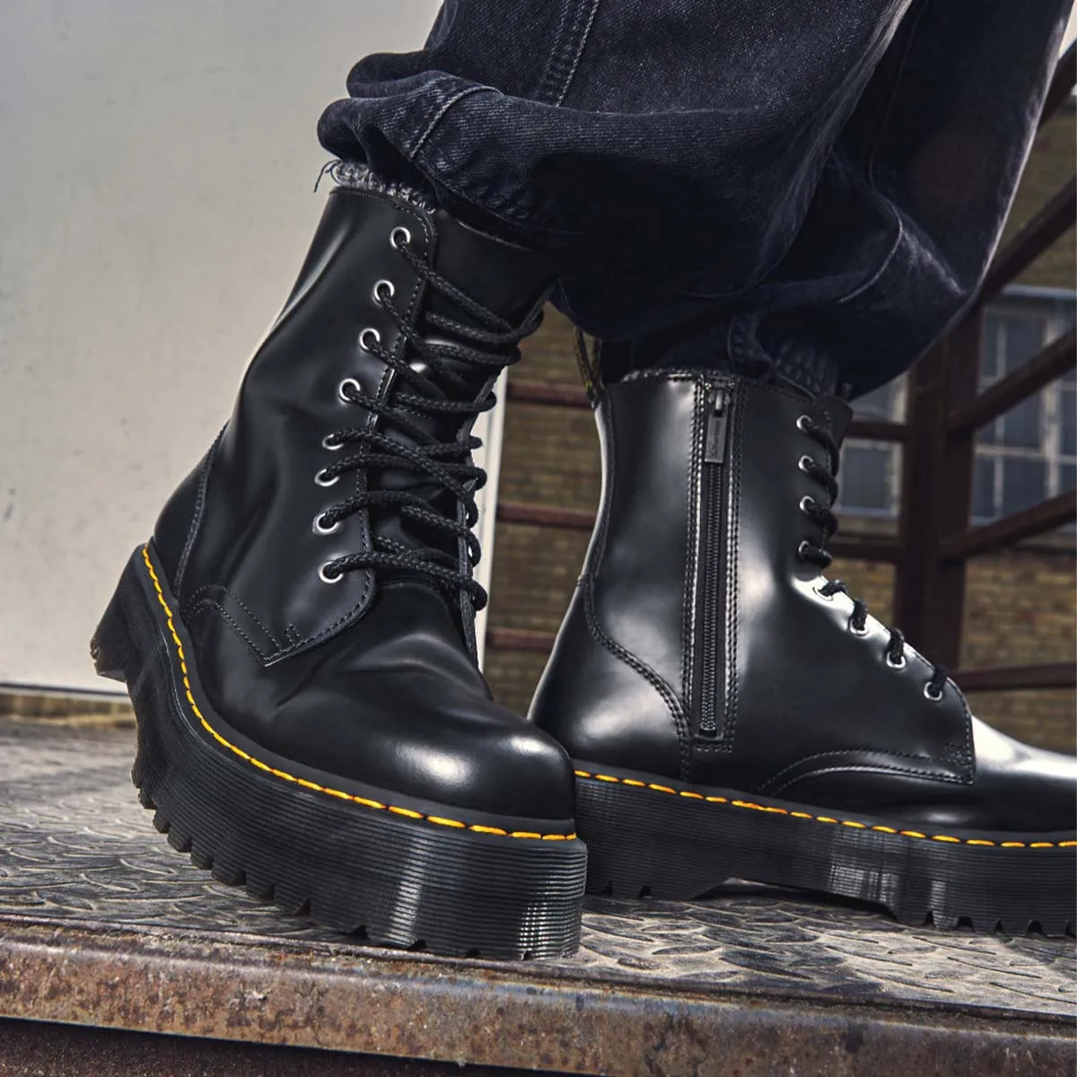 נעלי ד"ר מרטינס גיידון Dr. Martens Jadon Boots Platform