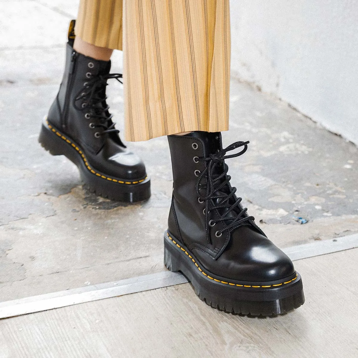 נעלי ד"ר מרטינס גיידון Dr. Martens Jadon Boots Platform