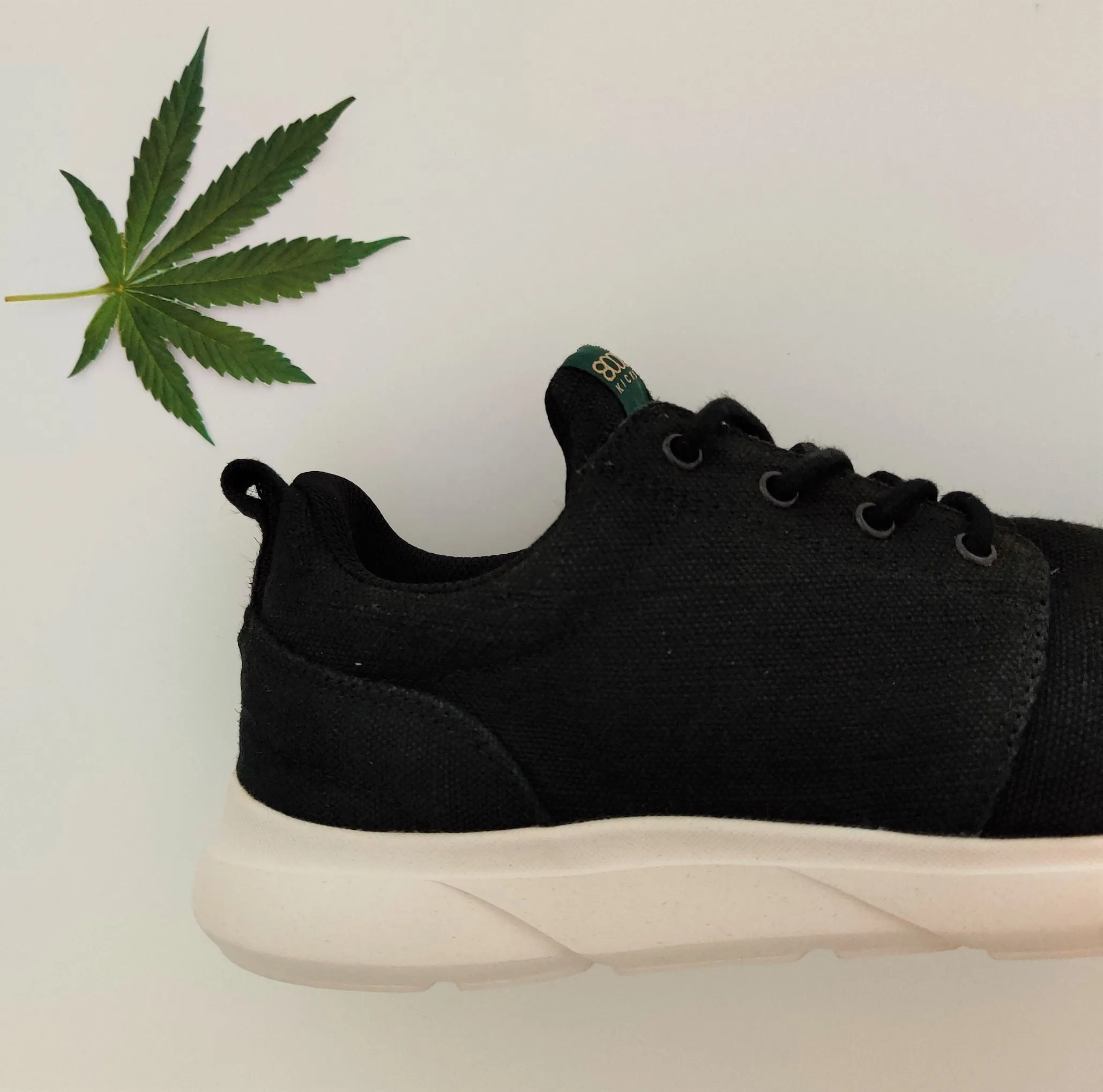 8000 KICKS | Explorer V2 Sneakers in Black/White