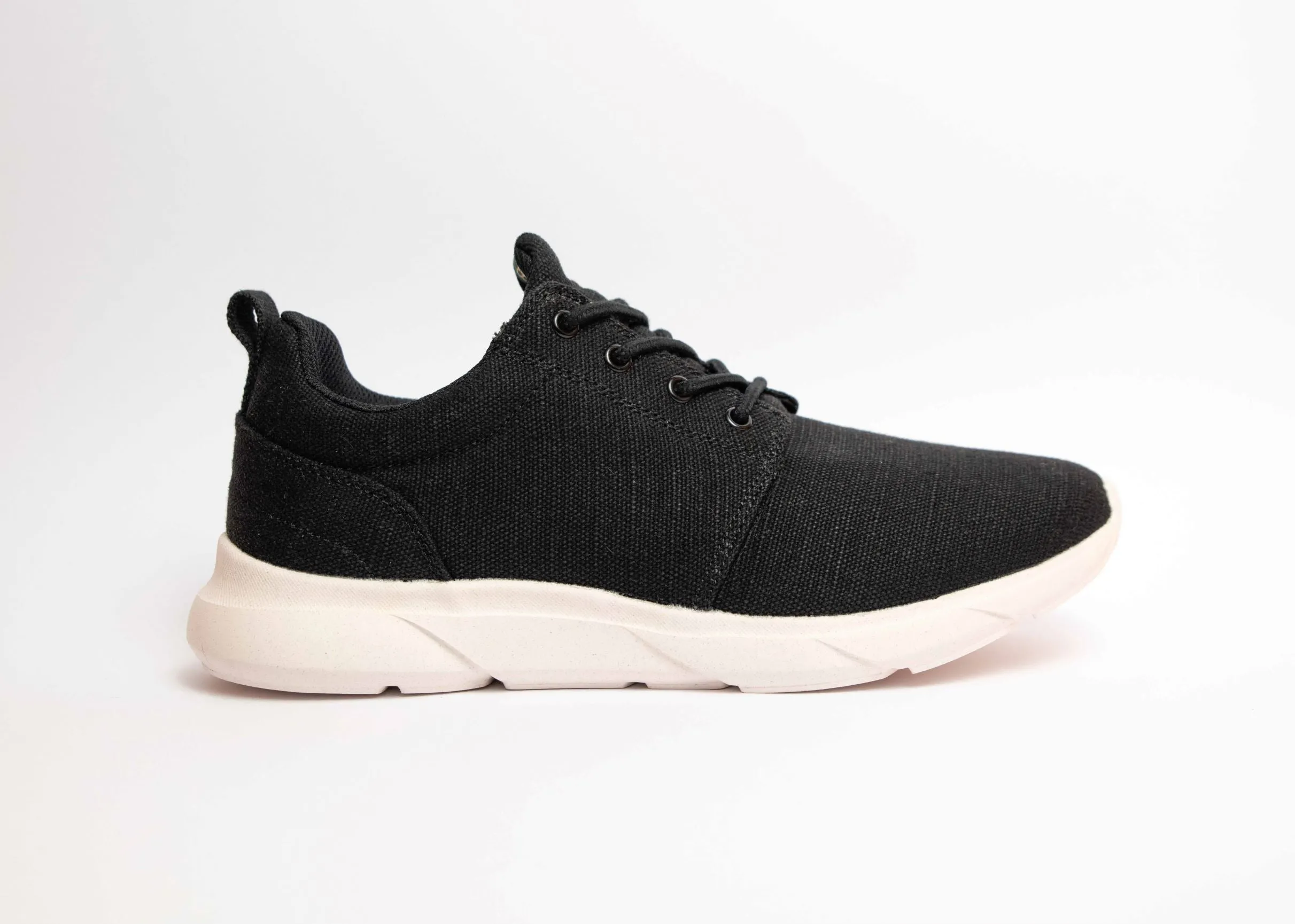 8000 KICKS | Explorer V2 Sneakers in Black/White