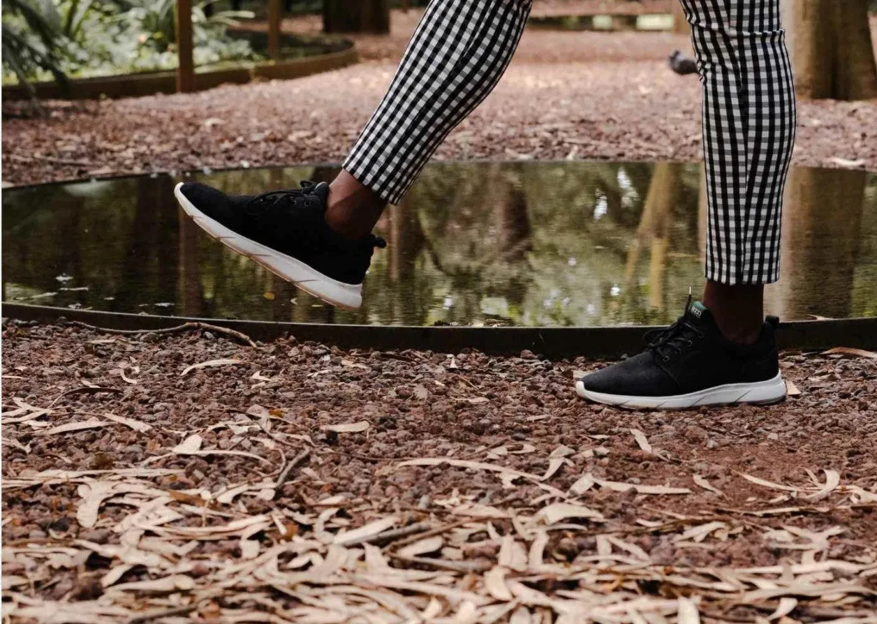 8000 KICKS | Explorer V2 Sneakers in Black/White