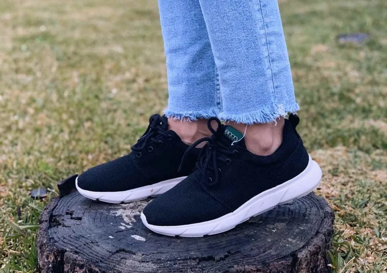 8000 KICKS | Explorer V2 Sneakers in Black/White