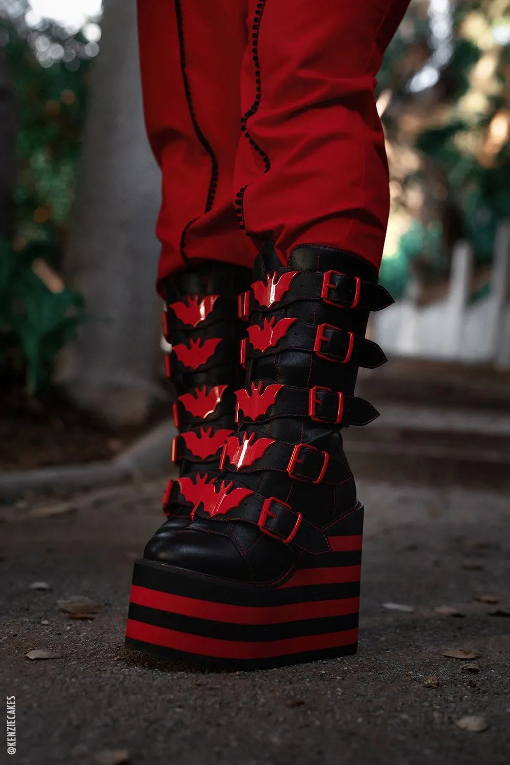 Dune Bat Platform Boots [BLACK/RED]