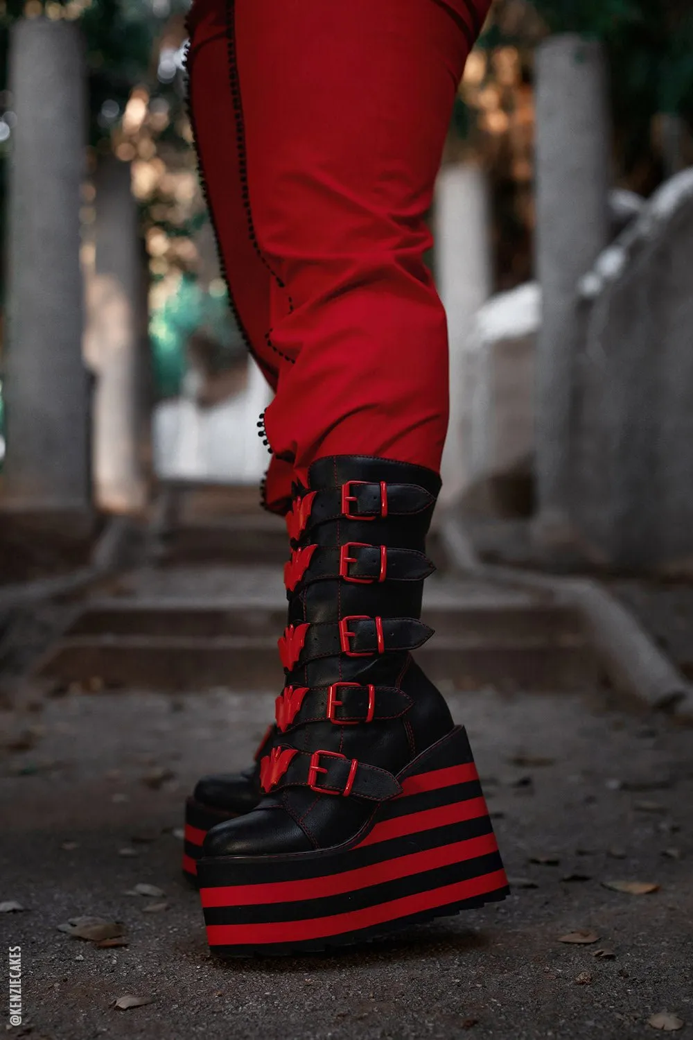 Dune Bat Platform Boots [BLACK/RED]