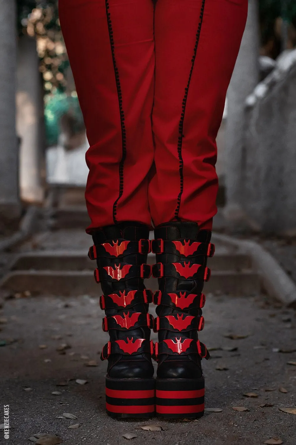 Dune Bat Platform Boots [BLACK/RED]