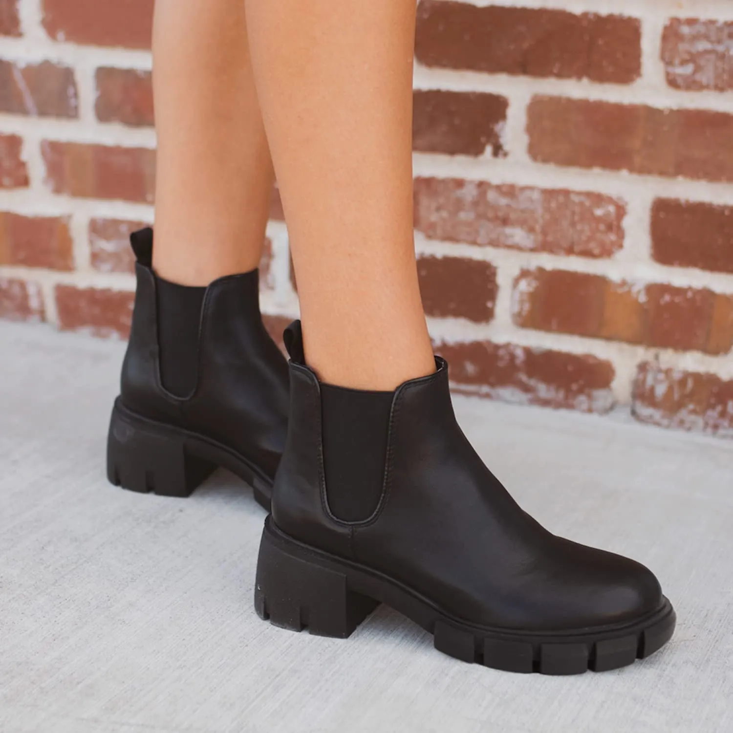 Juliet Holy Womens Lug Sole Platform Ankle Booties Chelsea Slip on Chunky Block Heel Leather Combat Boots 7.5