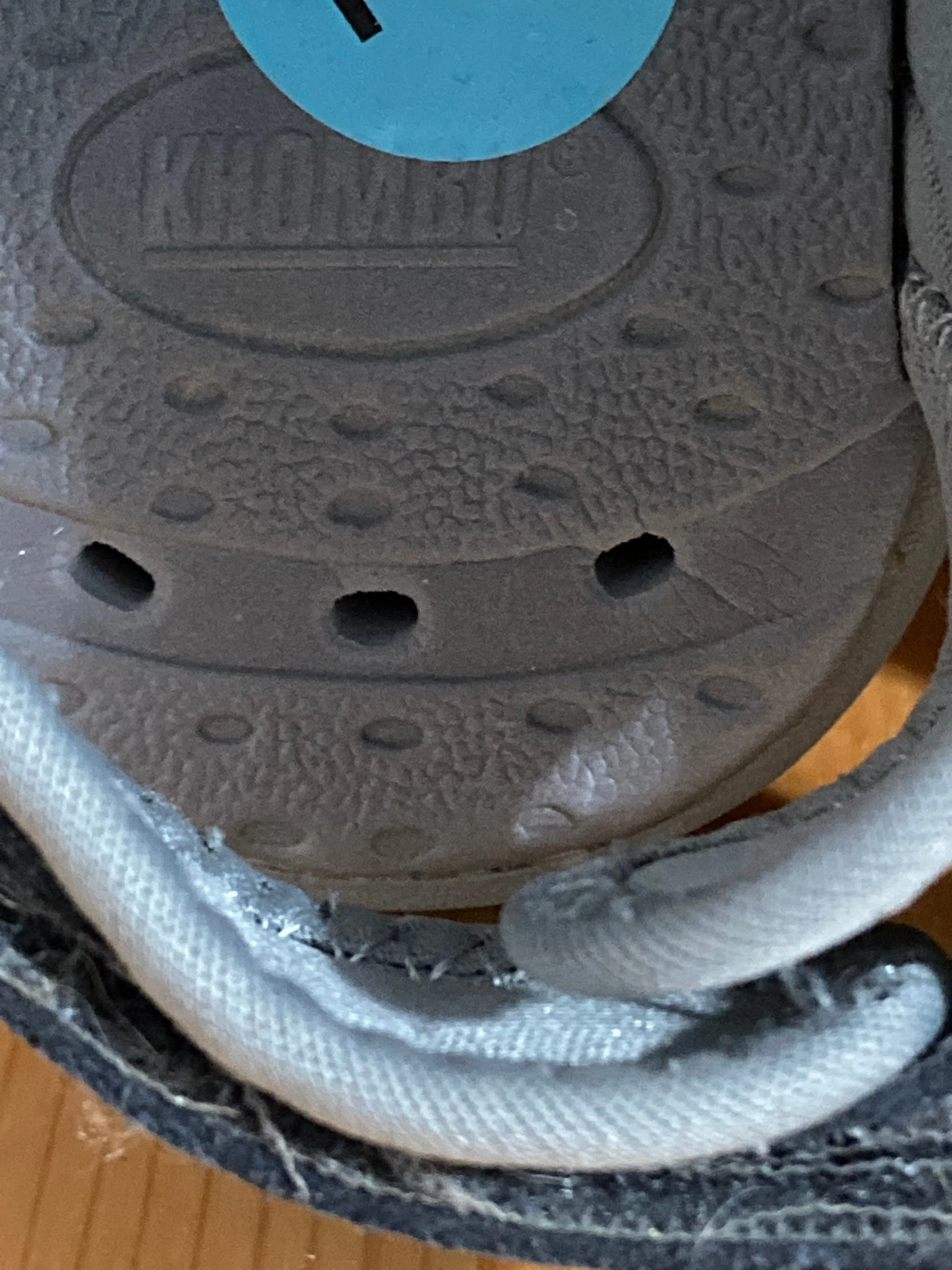 KHOBU CRYSTAL Women's Size 6M Water Sandals Gray