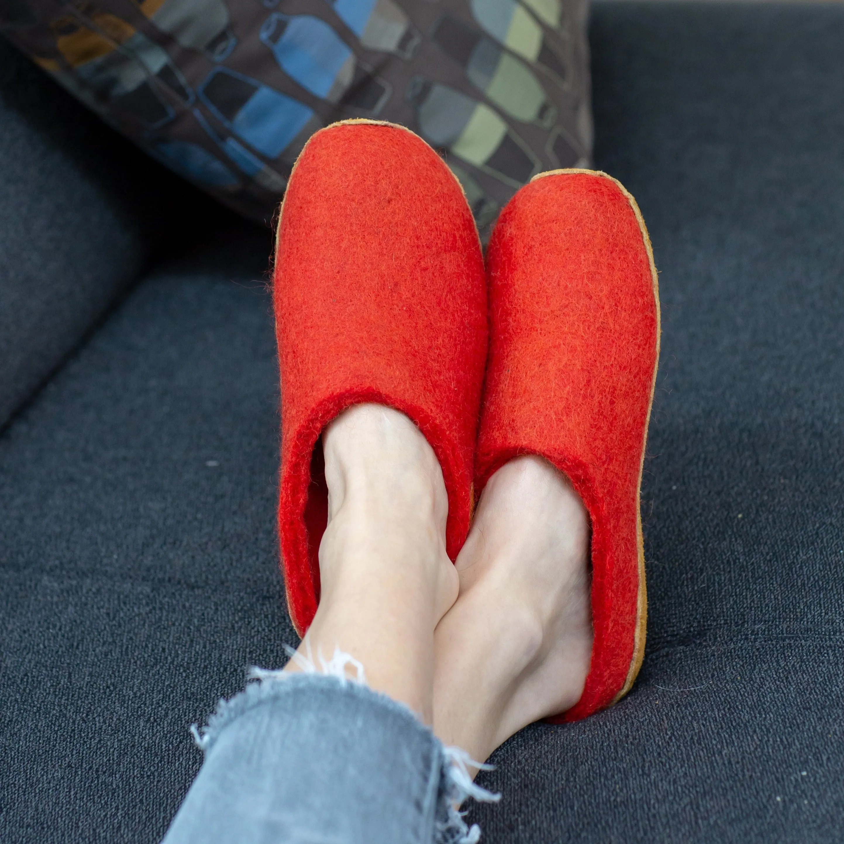 Nauseni Handmade Wool Felt Slippers Yak Brown