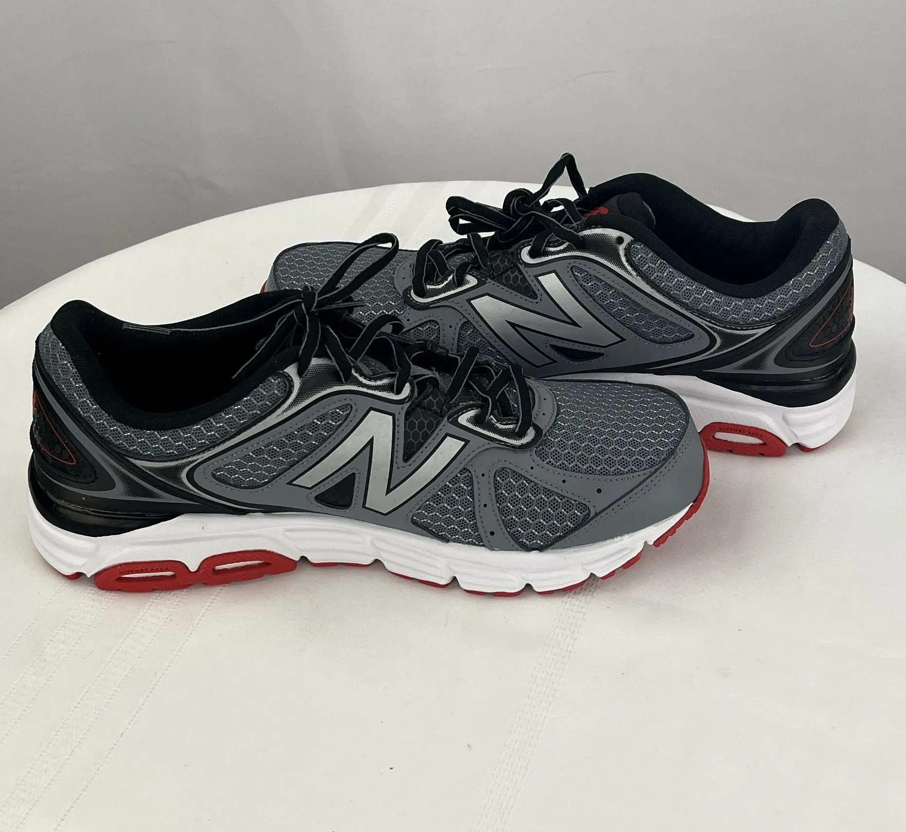 New Balance Men's Gray Red Running Trail Shoes Size 10D NIB