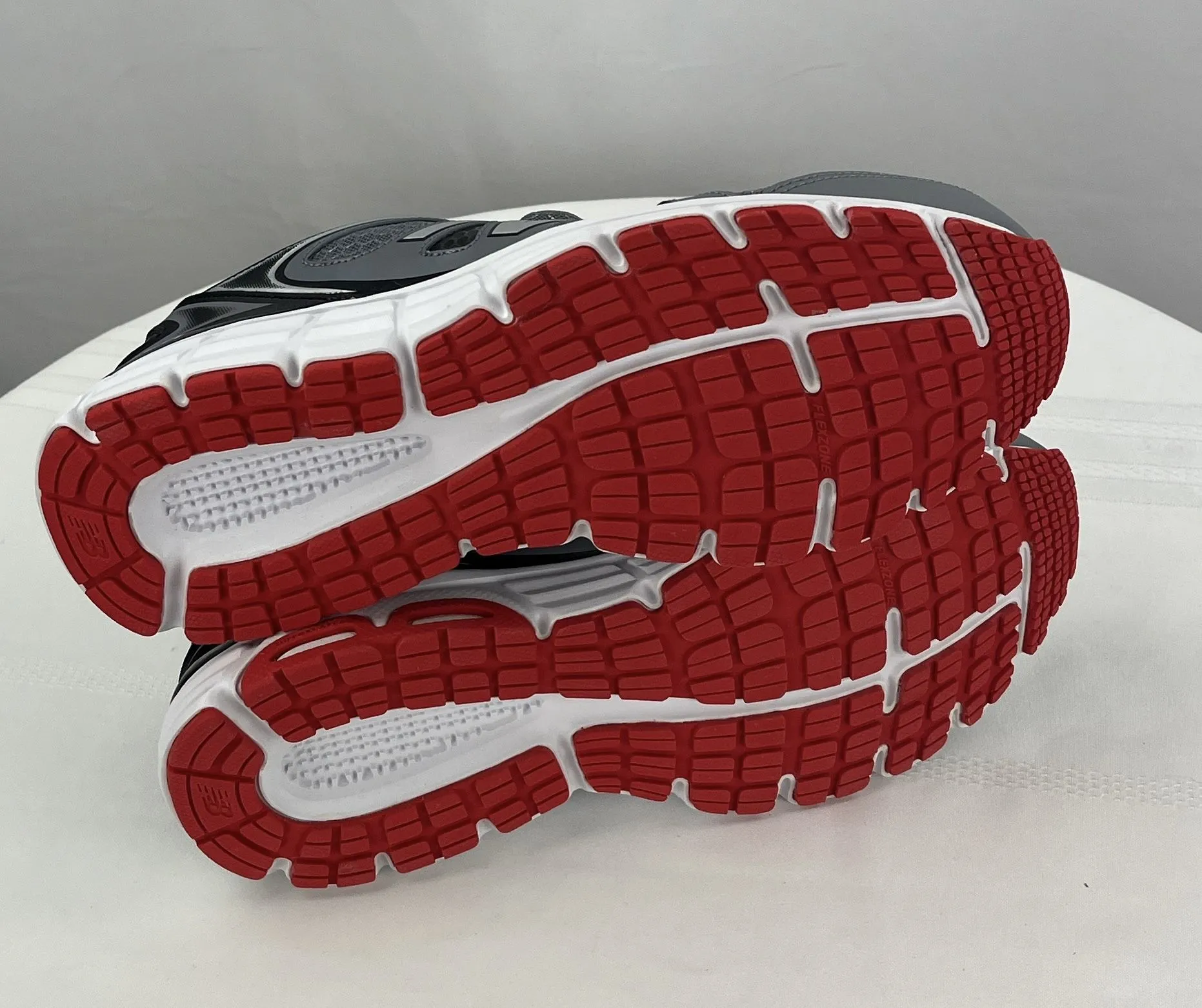 New Balance Men's Gray Red Running Trail Shoes Size 10D NIB