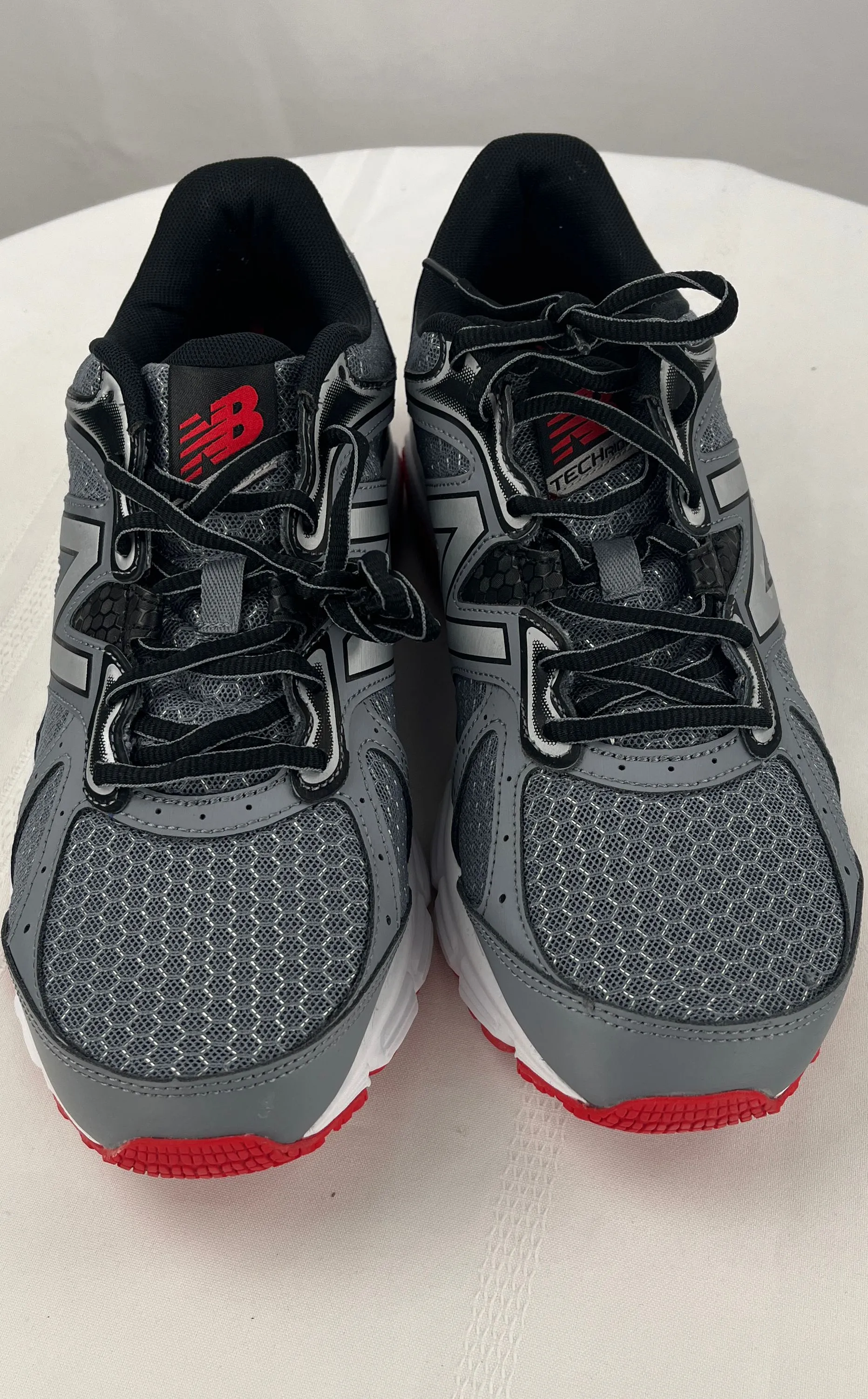 New Balance Men's Gray Red Running Trail Shoes Size 10D NIB