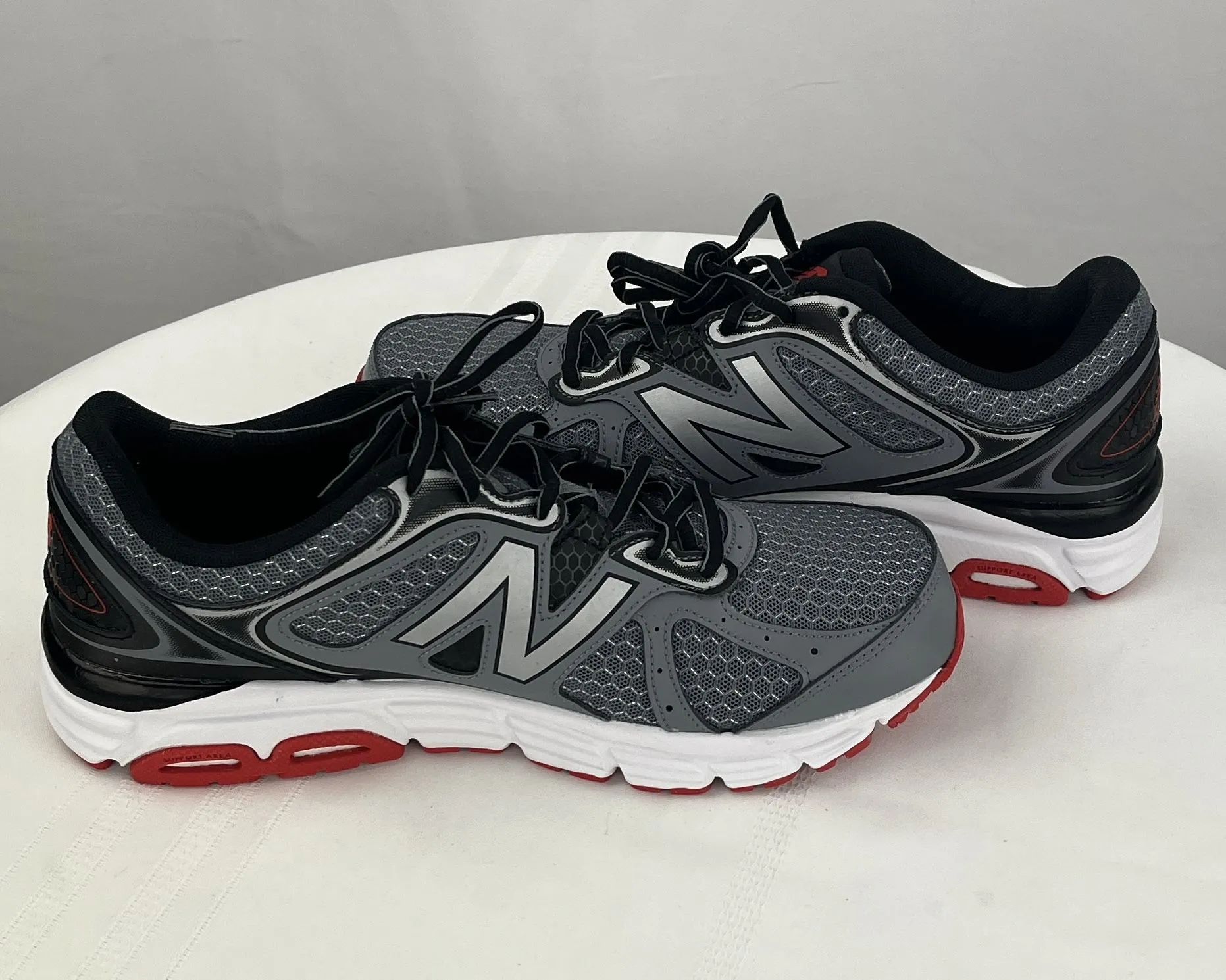 New Balance Men's Gray Red Running Trail Shoes Size 10D NIB