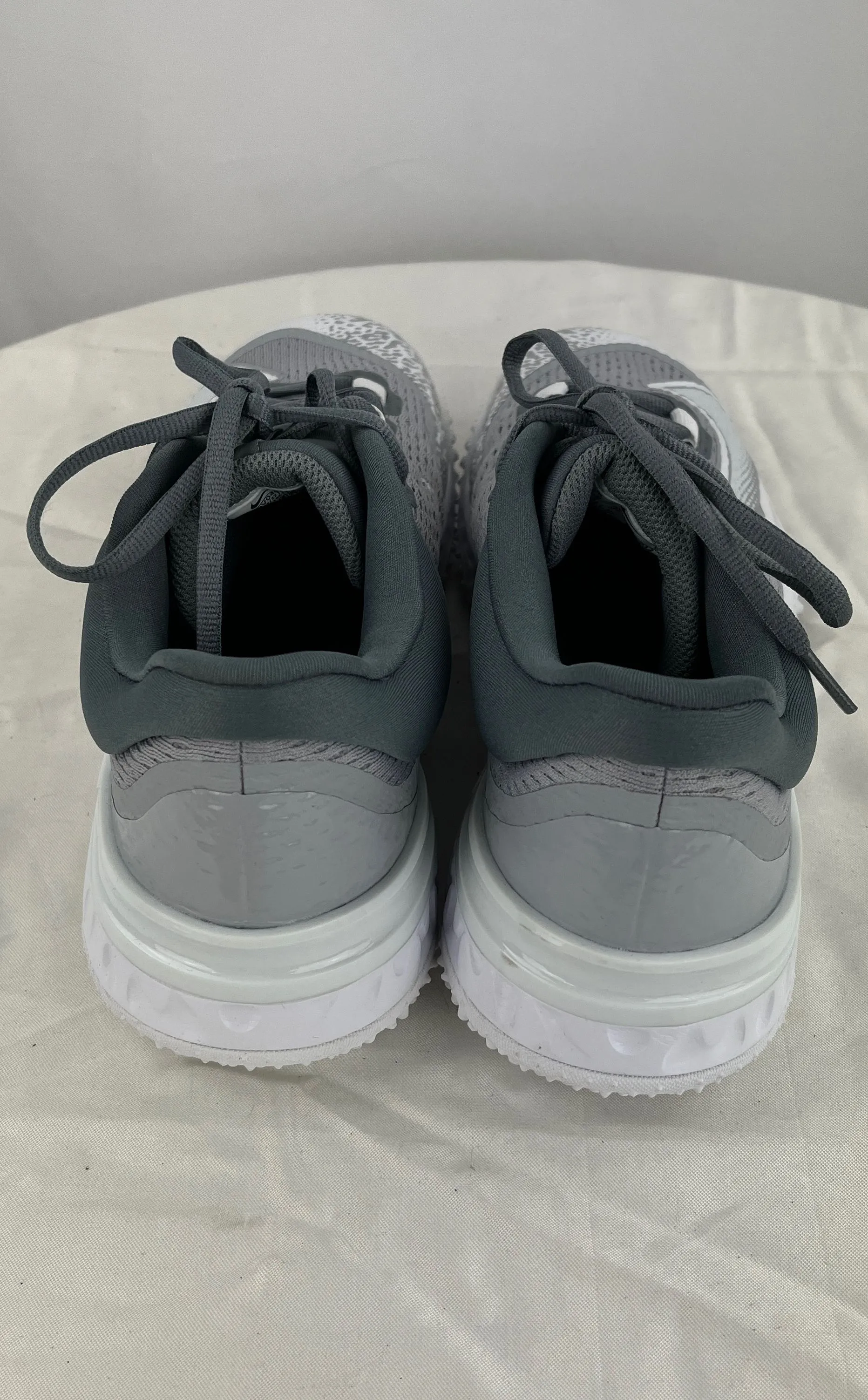 NIKE Women's Grey Alpha Huarache Elite 4 Softball Turf Shoes Size 9.5