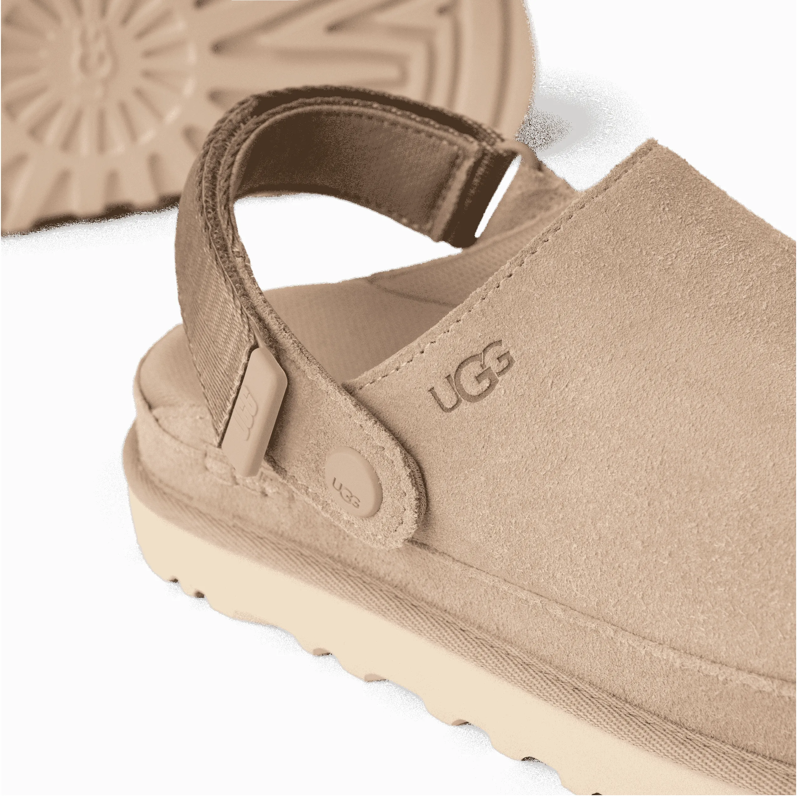 UGG Women Goldenstar Clog Sand   UGG Care Kit Bundle